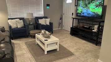 Smart-TV, Videospiele, DVD-Player, Videothek