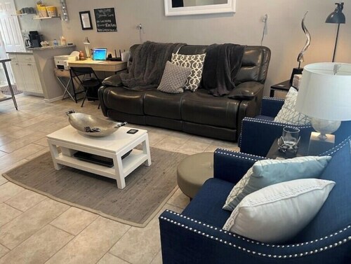 NEWLY RENOVATED HOME with high speed WiFi, gourmet kitchen, outdoor grilling.