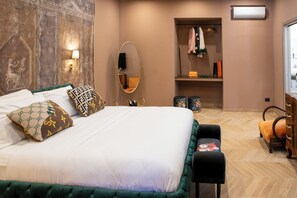 Deluxe Double Room, City View | Individually furnished, soundproofing, free WiFi - stile raro suite (Caserta)