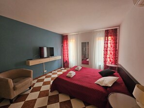 1 bedroom, travel cot, free WiFi, bed sheets - San Marco Ca'Tiepolo - Suite for Rent in Venice (Venezia)