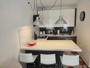 Fridge, microwave, oven, stovetop - San Marco Ca'Tiepolo - Suite for Rent in Venice (Venezia)