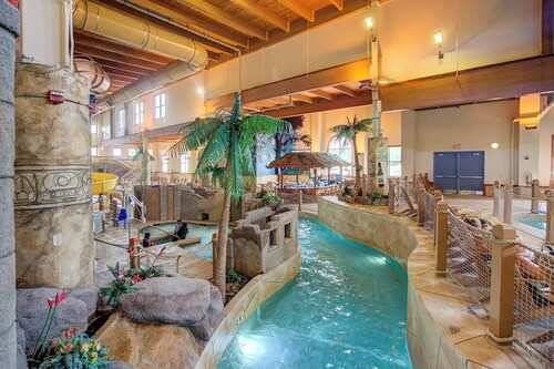 NEW Updated 3BD/3BA Waterparks, Golf, Spa & Dining