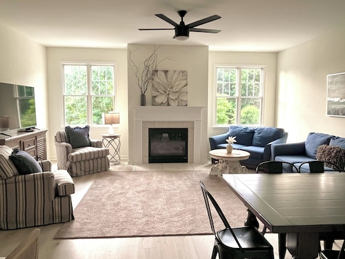 Bayside Resort renovated 4 bed, 3.5 bath, across from Sun Ridge pool! Sleeps 10 