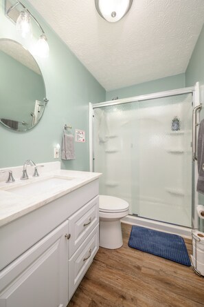 Dutxa, assecador de cabells, tovalloles i sabó 