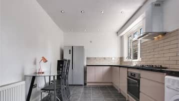 Room, 1 Bedroom, Garden View | Interior