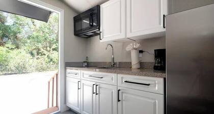 PineCone Cabin Getaway near Natl Park