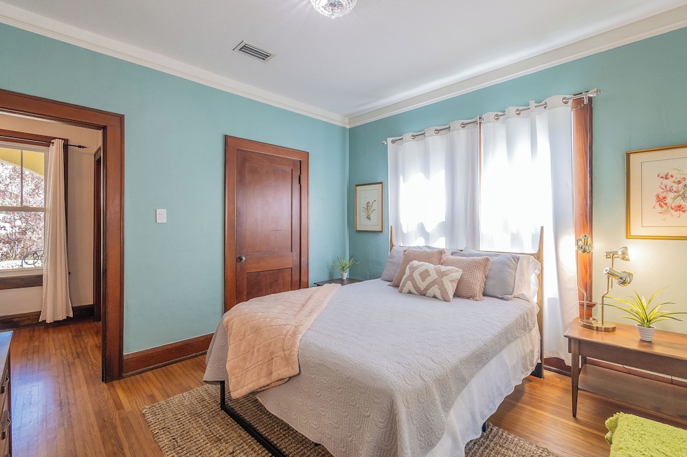 Downtown Lakeland Be our Guest at Casa Serenada! Pet friendly