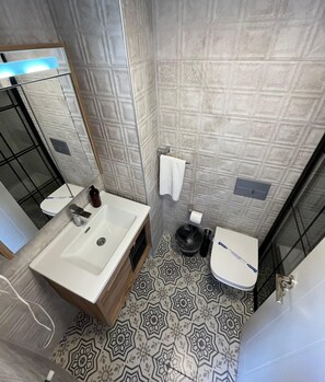 Shower, hair dryer, slippers, towels - Lokal Ayvalık (Ayvalik)