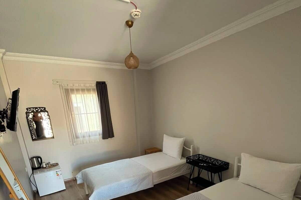 Habitación estándar con 2 camas individuales | Minibar, wifi gratis y ropa de cama