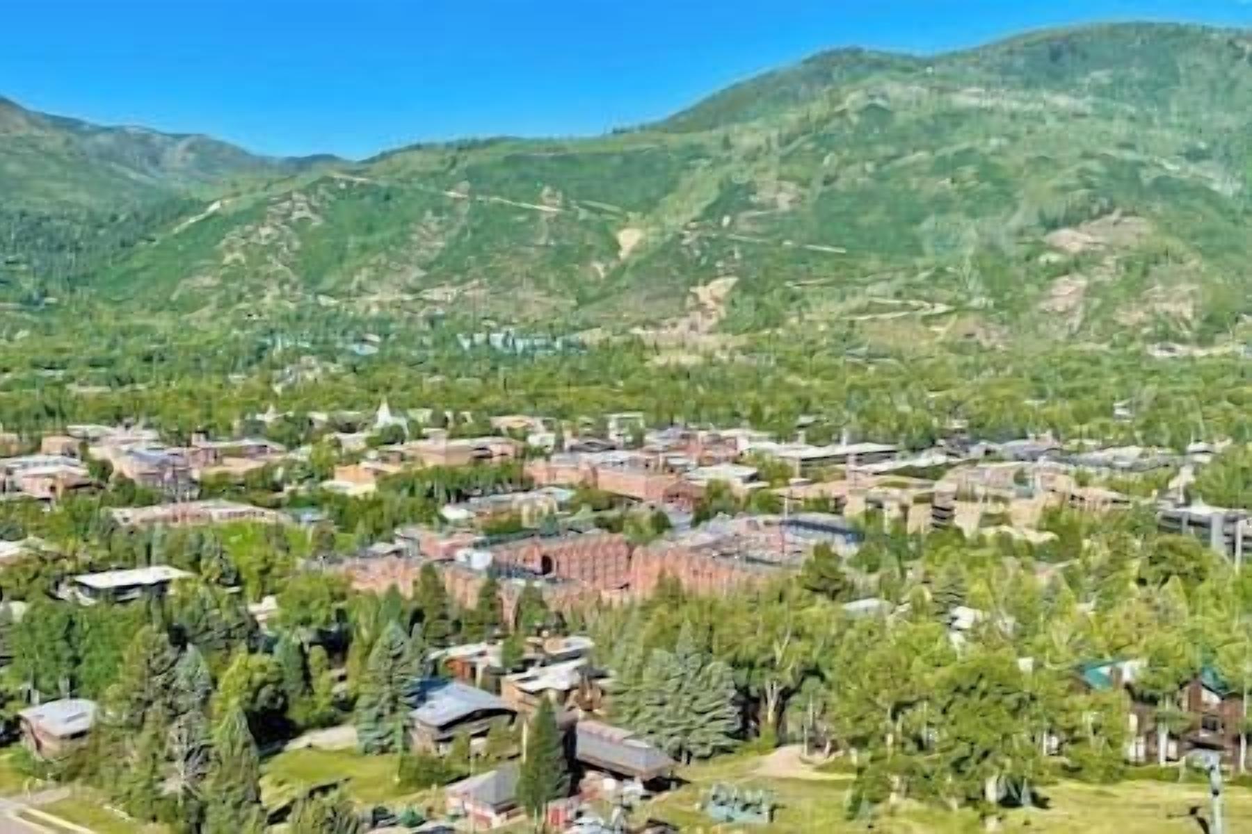 Great Condo Location by Gondola Aspen Core