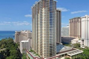 Exterior - Grand Islander HGVC Beachfront Resort & Spa, Pool! (Honolulu)