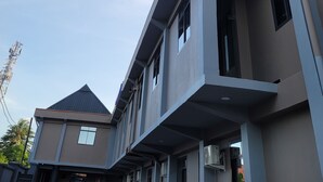 Exterior - Revic Hotel - Airbnb & Apartments (Dar es Salaam)