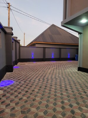 Exterior - Revic Hotel - Airbnb & Apartments (Dar es Salaam)