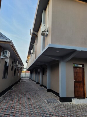 Front of property - Revic Hotel - Airbnb & Apartments (Dar es Salaam)