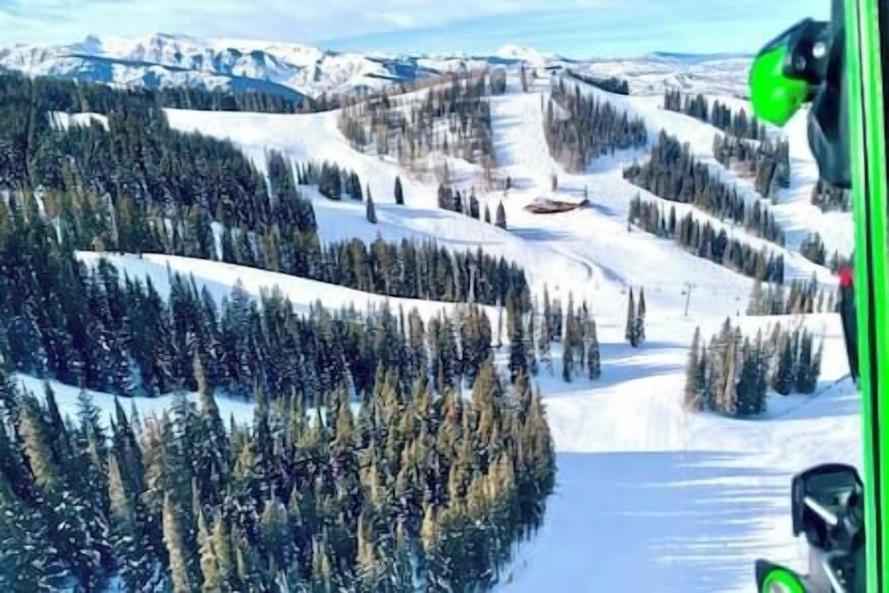 ASPEN-2 BEDROOM- BLOCK FROM THE GONDOLA-FIREPLACE!