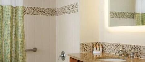 Een douche, een haardroger, handdoeken