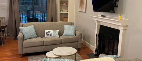 Smart TV, fireplace