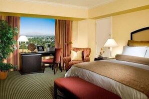 1 bedroom, desk, iron/ironing board, internet