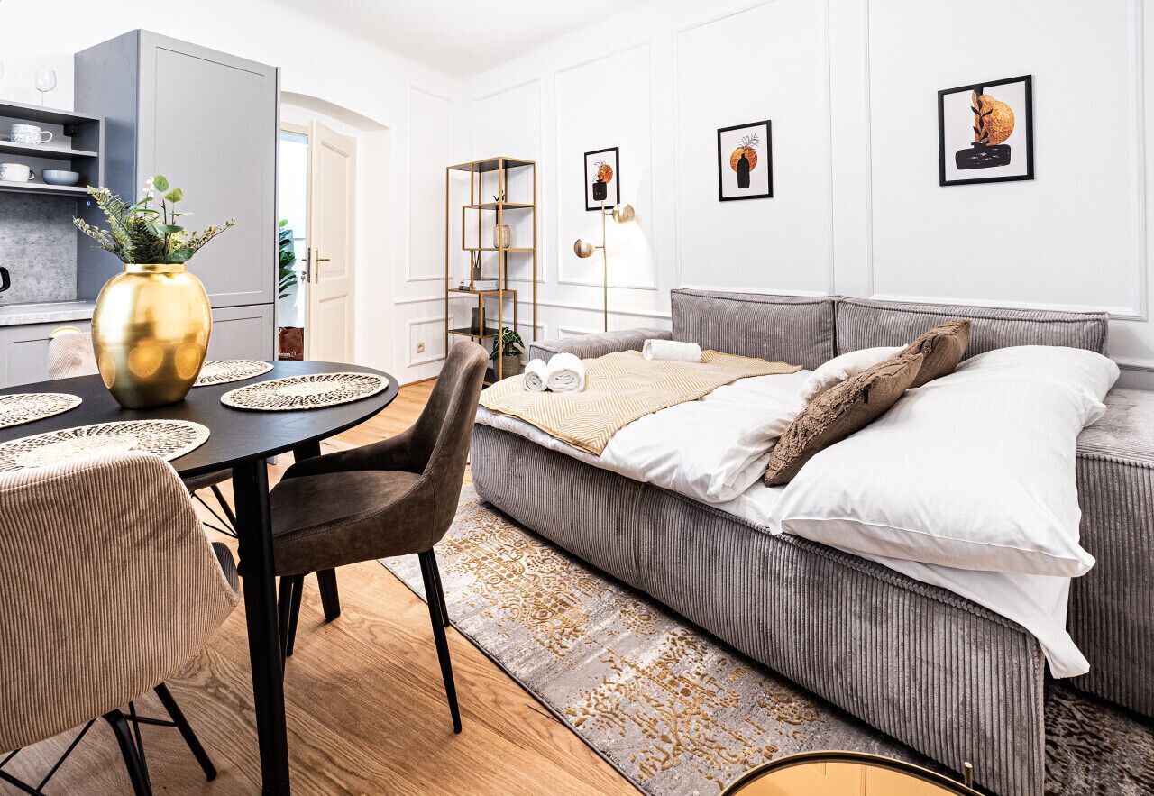 Beautifully Renovated Apartment At Lesser Town Square By Easybnb Premium - Prague