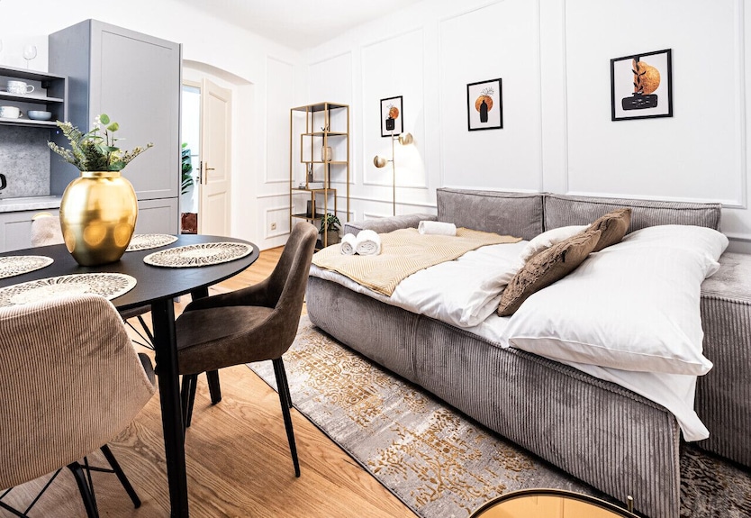 Beautifully Renovated Apartment At Lesser Town Square By Easybnb Premium - Prague