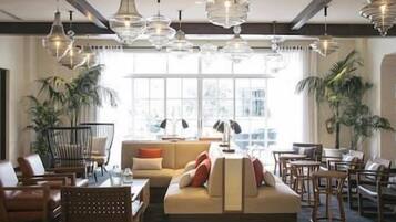 Televisie en een open haard