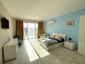 Individually decorated, individually furnished, desk, laptop workspace - All Nations Gozo - Duplex (Xaghra)