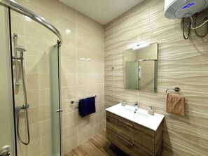Standard Double Room | Bathroom - All Nations Gozo - Duplex (Xaghra)