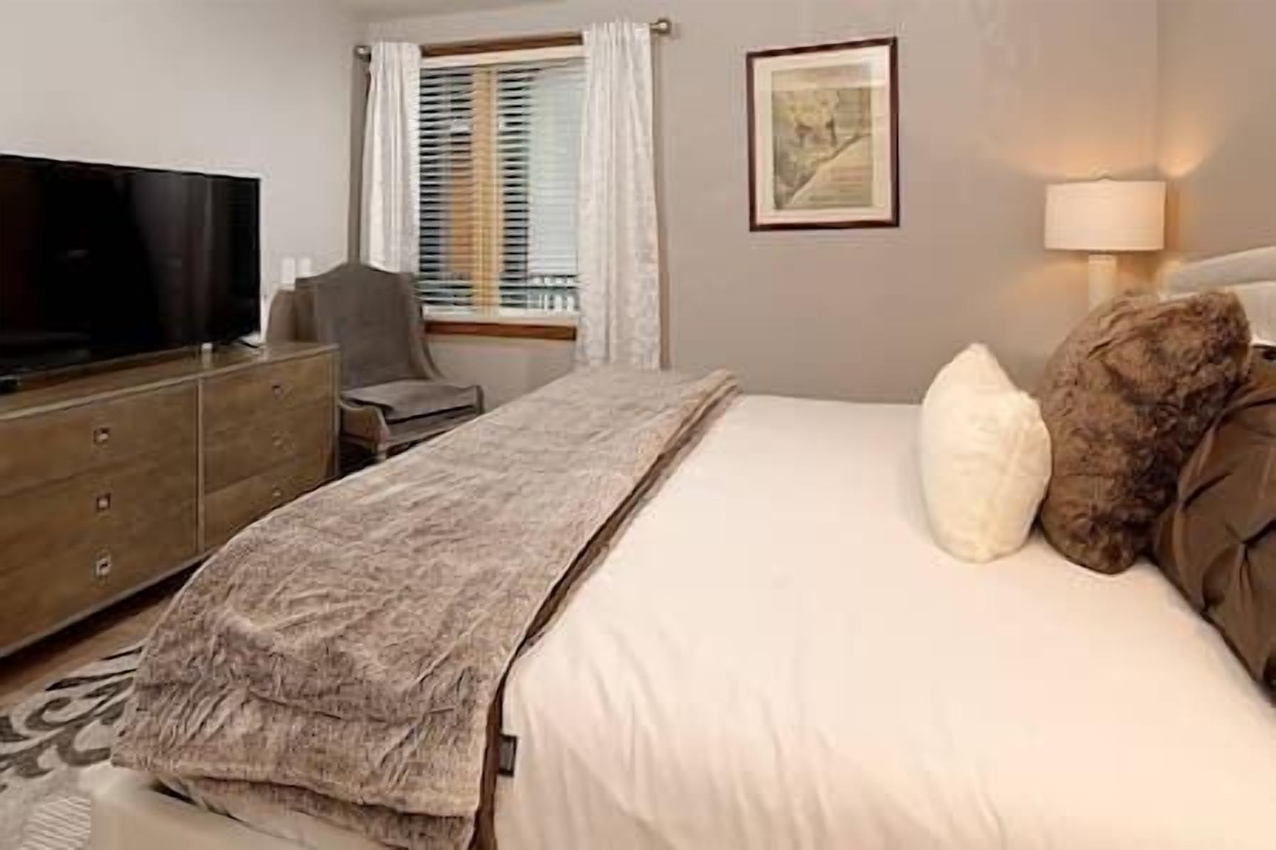 3 Central Condo-Pool, Hot Tub, Near Gondola