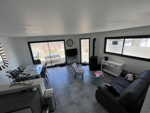 Smart TV, fireplace - Maison 3 Chambres Très Bien Équipée à 400 Mètres de la Plage des Demoiselles (Saint-Jean-de-Monts)