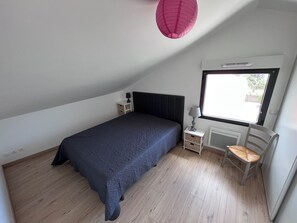 3 chambres, fer et planche à repasser, Wi-Fi gratuit, draps fournis