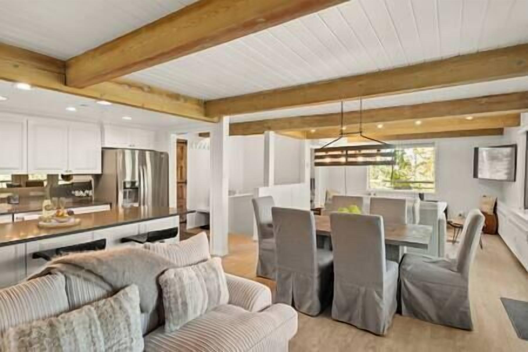 Great Condo Next to Gondola! Walk to Everything!
