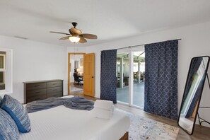 4 bedrooms, desk, iron/ironing board, free WiFi - 4BR Retreat w/ New Pool + Hot Tub - Minutes from AMI (Bradenton)