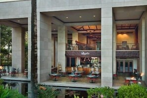 تناول الطعام بالخارج