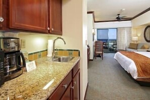 2 bedrooms, iron/ironing board, internet, bed sheets