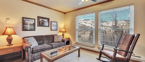 Smart-tv och ett bordtennisbord