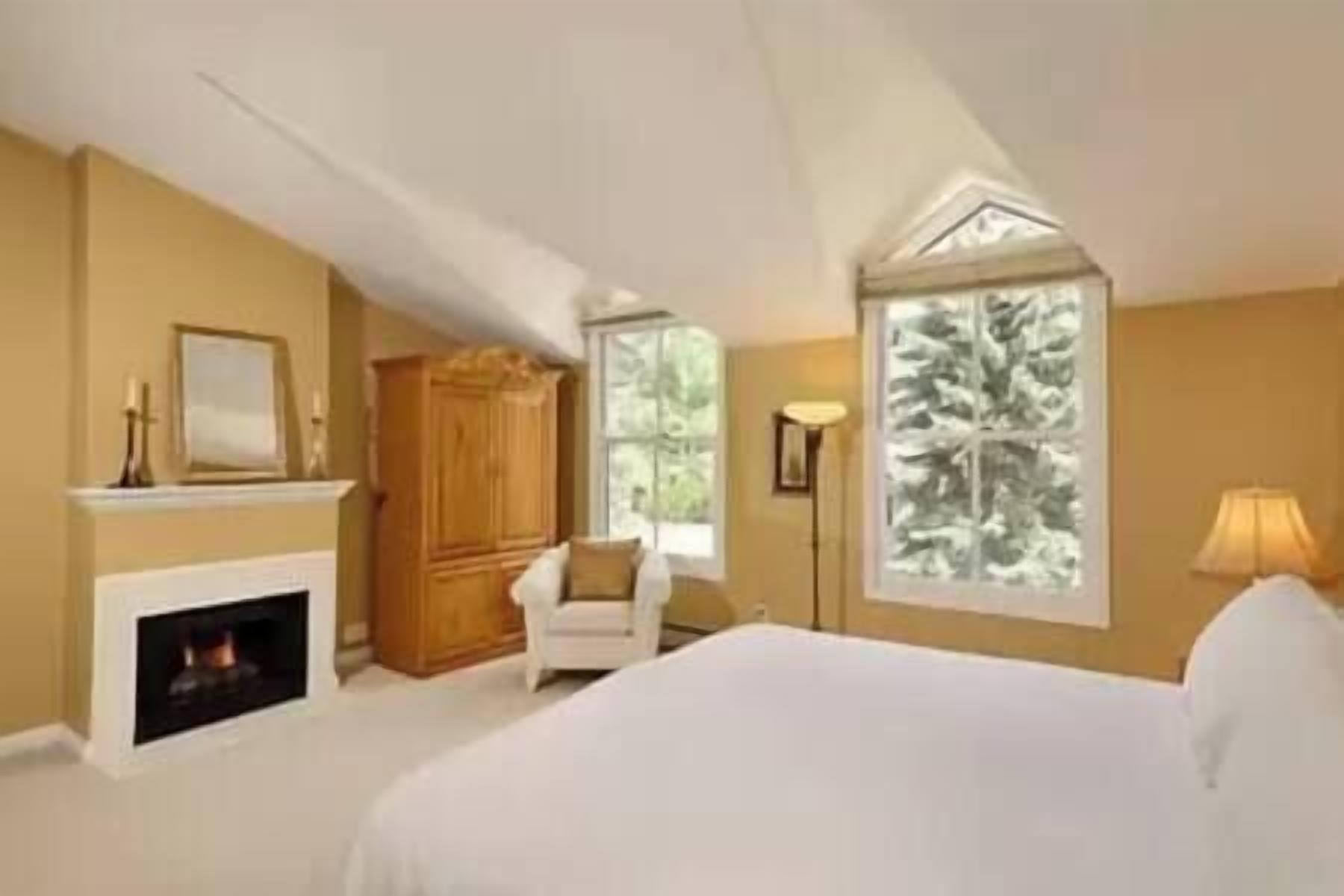 3 Bedroom. Core Condo Blocks to Gondola,