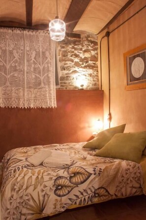 House, Non Smoking | 3 bedrooms, blackout drapes, iron/ironing board
