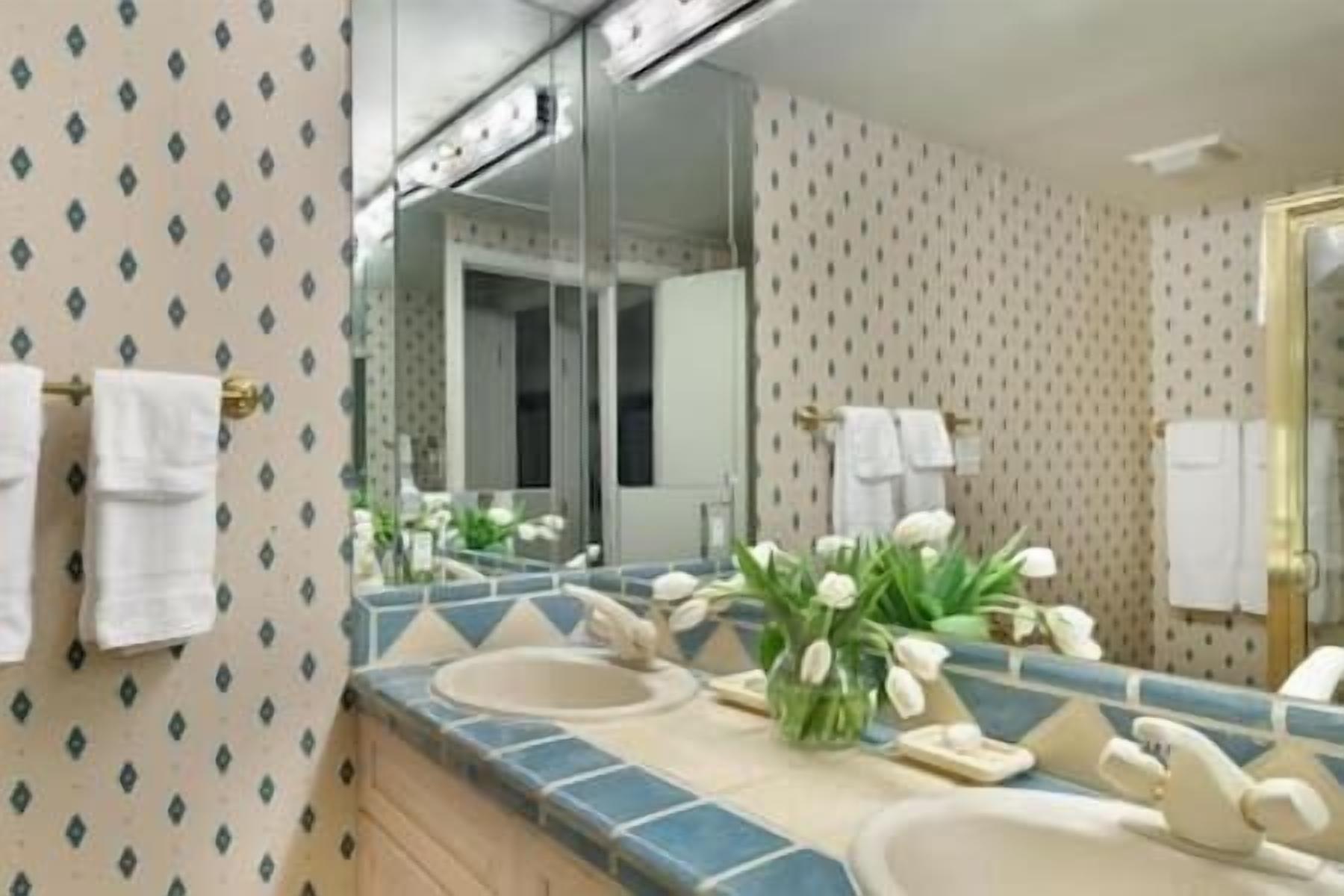 Cozy 3/3 Condo by Gondola, Hot Tub, Pool, Sauna!