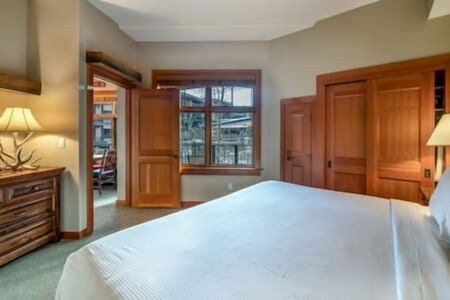 Great Condo Snowmass, Ski-In/Out, Hot Tub, Pool!