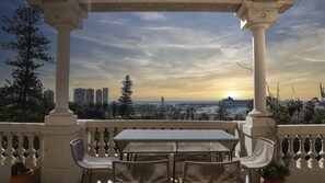 تناول الطعام بالخارج