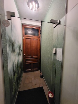 Room, 3 Bedrooms, Patio, Garden View | Property entrance