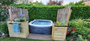 Zimmer, 3 Schlafzimmer, Terrasse, Gartenblick | Badezimmerausstattung