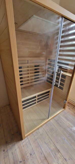 Zimmer, 3 Schlafzimmer, Terrasse, Gartenblick | Sauna