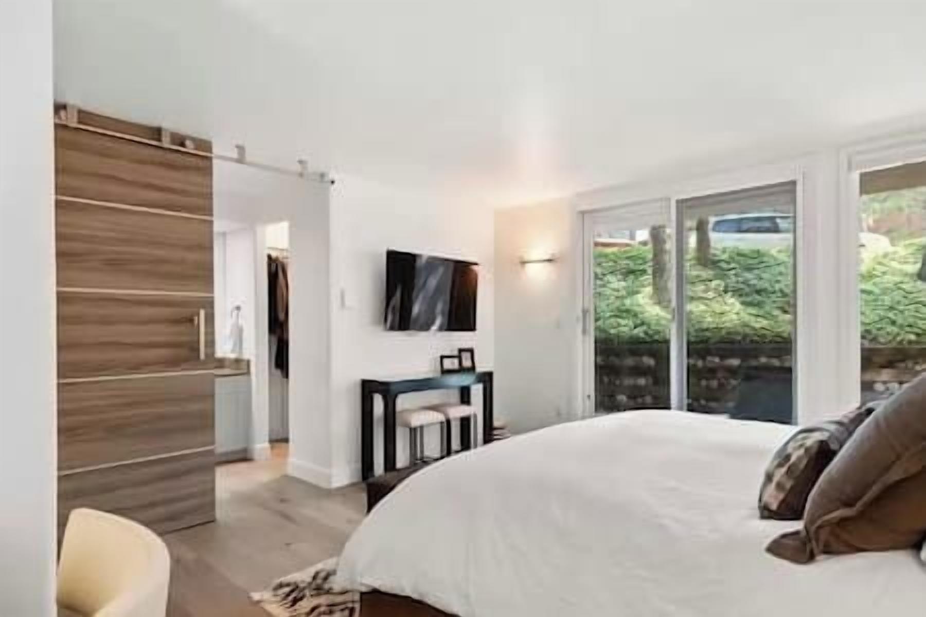 2BDR Aspen-Contemporary Core Condo