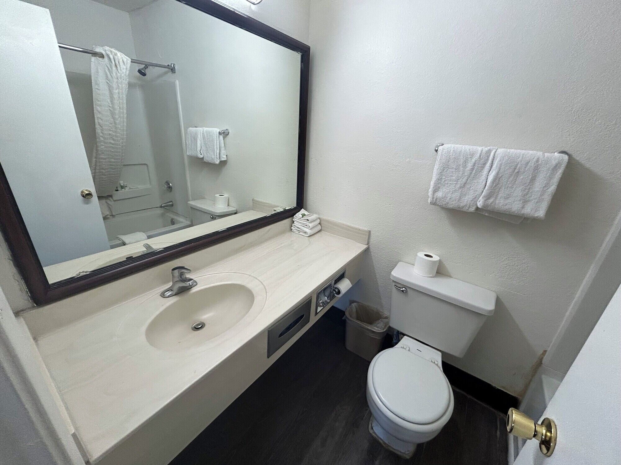 Combined shower/tub, towels, soap, toilet paper