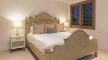 5 bedrooms, iron/ironing board, Internet, bed sheets