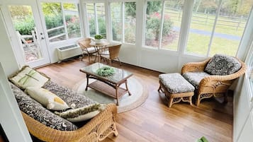 TV, fireplace, video games, offices