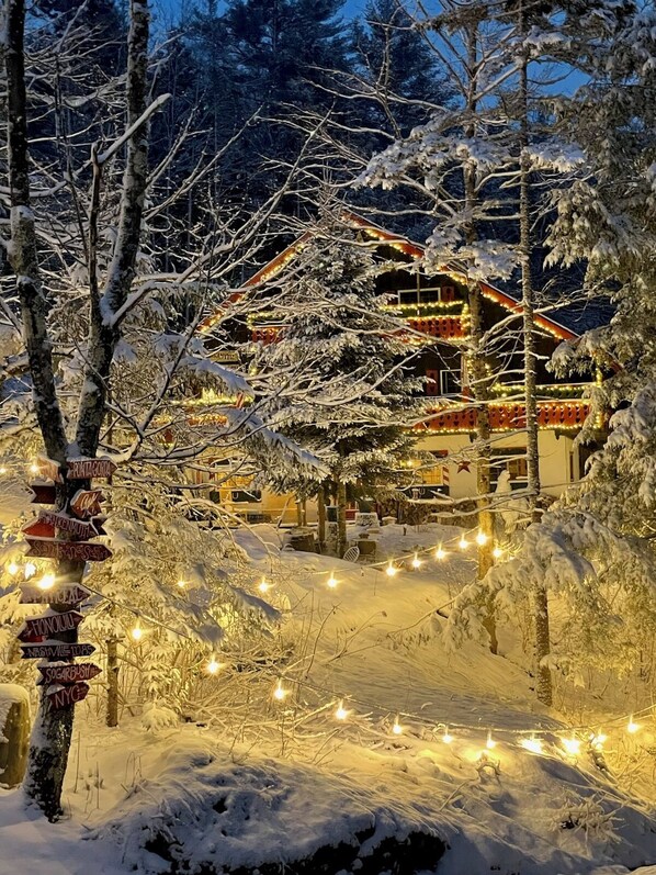 Vista frontal de la propiedad