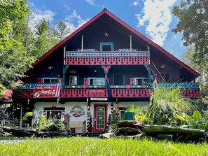 Façana frontal de l'allotjament