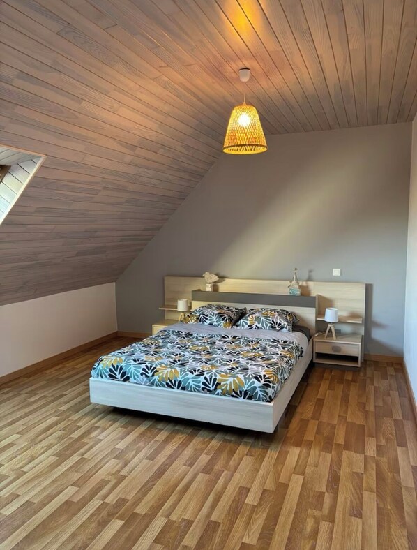 2 bedrooms, desk, iron/ironing board, travel crib